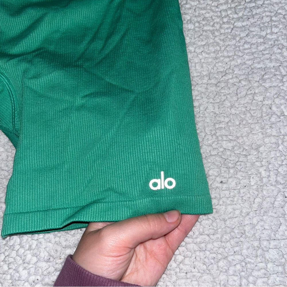 Alo Seamless Shorts - Picture 3 of 11